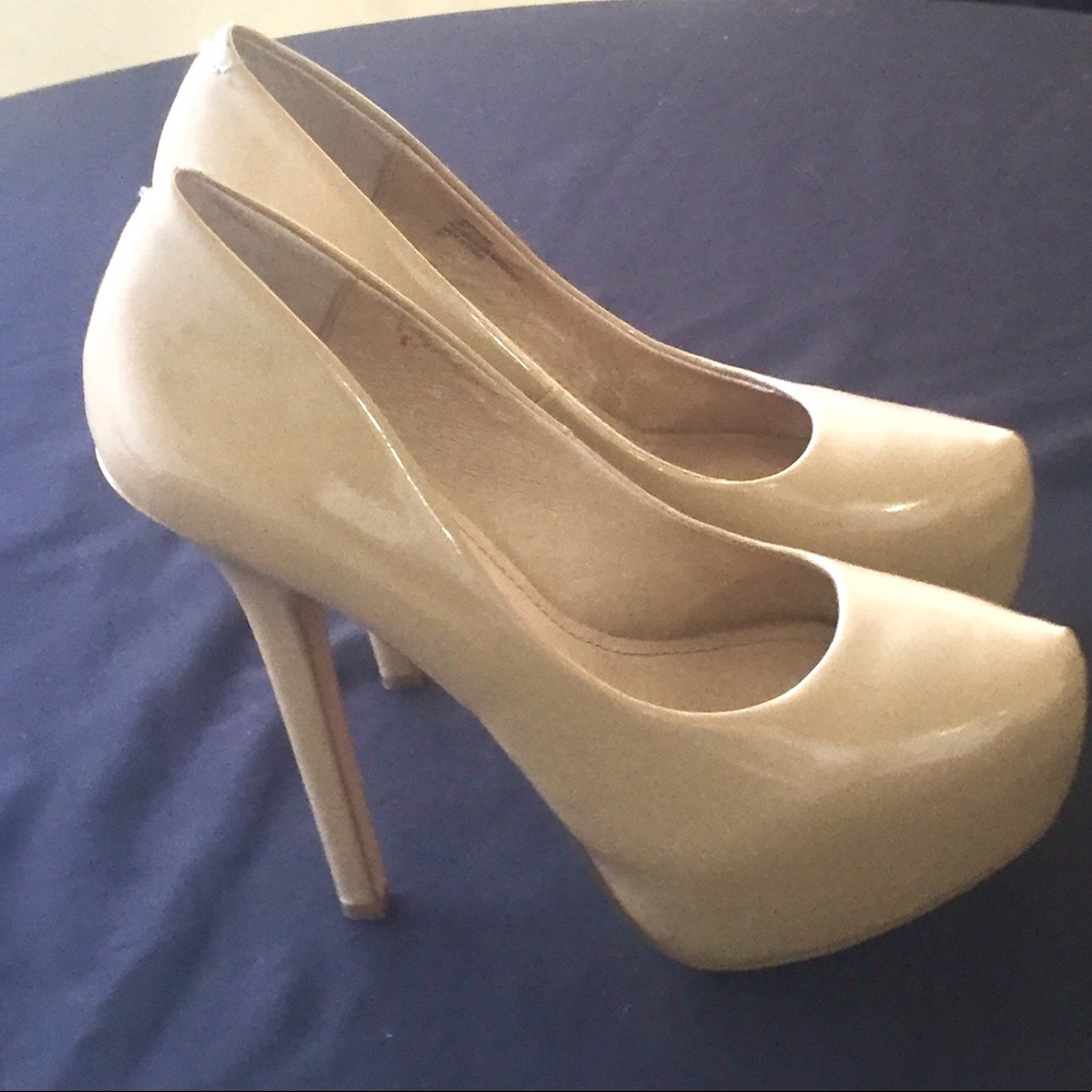 SALE~STEVE MADDEN LIKE NEW NUDE STILETTO PUMPS